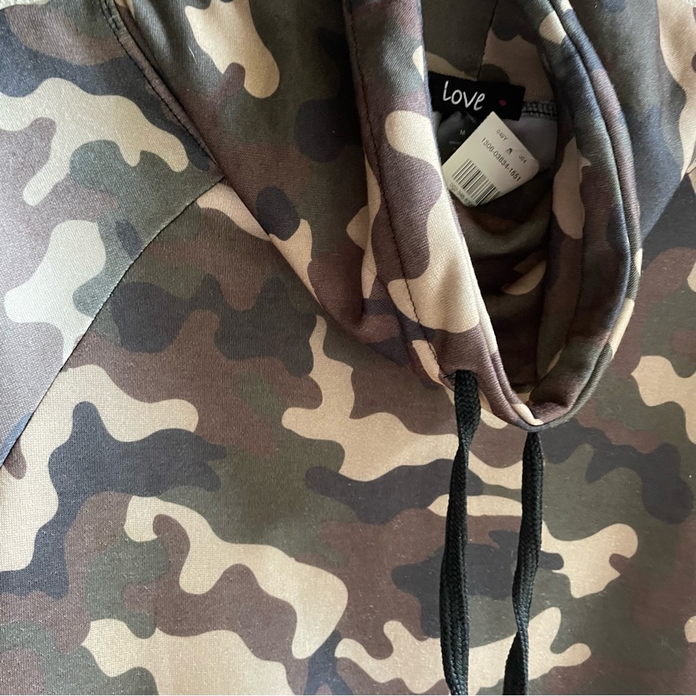 Camouflage Cowl Neck Drawstring Sweatshirt. Gold LOVE Spell-out on Sleeve. M - Picture 14 of 14